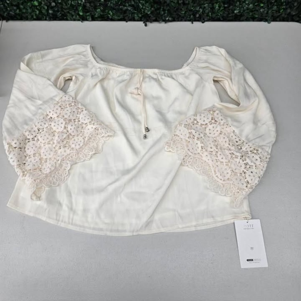 MOTF Women's Tassel Tie Neck Lace Trim Top - Size M!